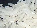 バスマティは日本の米と違って細長い米です。